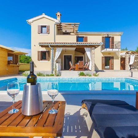 Villa David - Luxurious Secluded Villa With A Heated Pool Butkovici  ภายนอก รูปภาพ