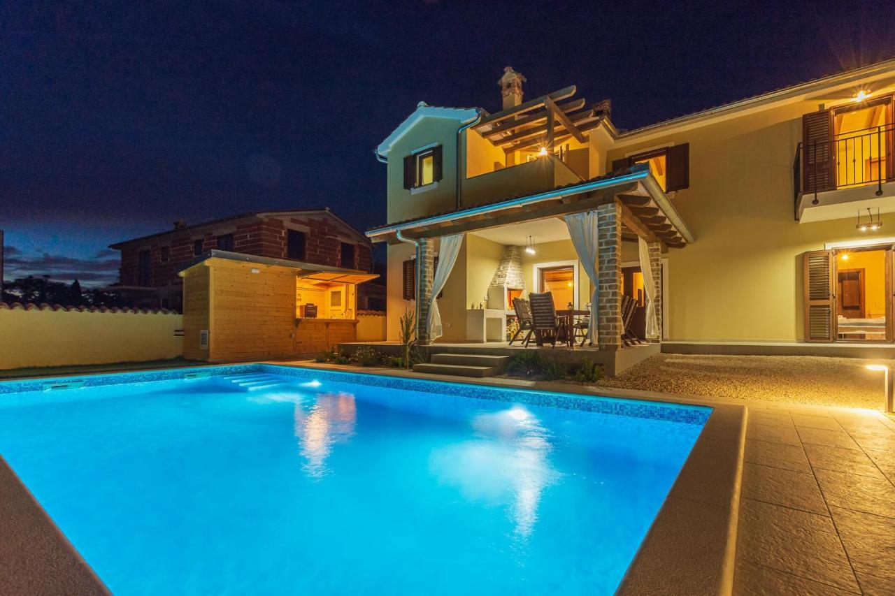Villa David - Luxurious Secluded Villa With A Heated Pool Butkovici  ภายนอก รูปภาพ