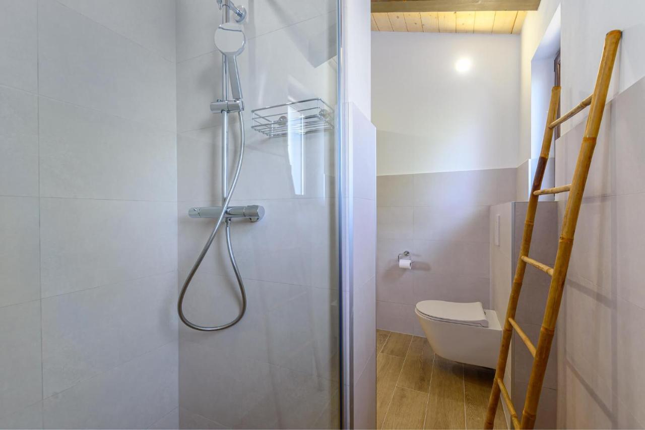 Villa David - Luxurious Secluded Villa With A Heated Pool Butkovici  ภายนอก รูปภาพ