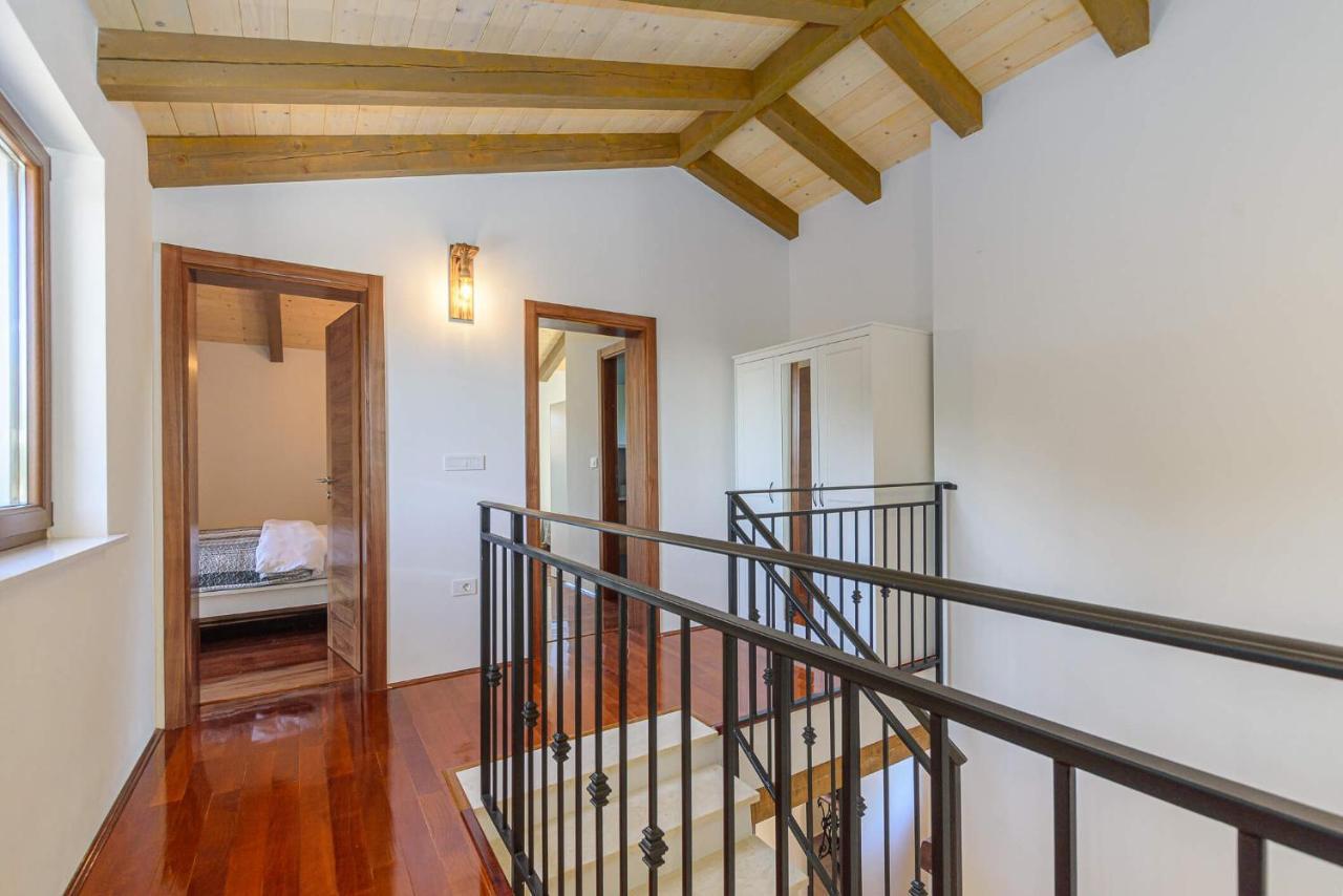 Villa David - Luxurious Secluded Villa With A Heated Pool Butkovici  ภายนอก รูปภาพ