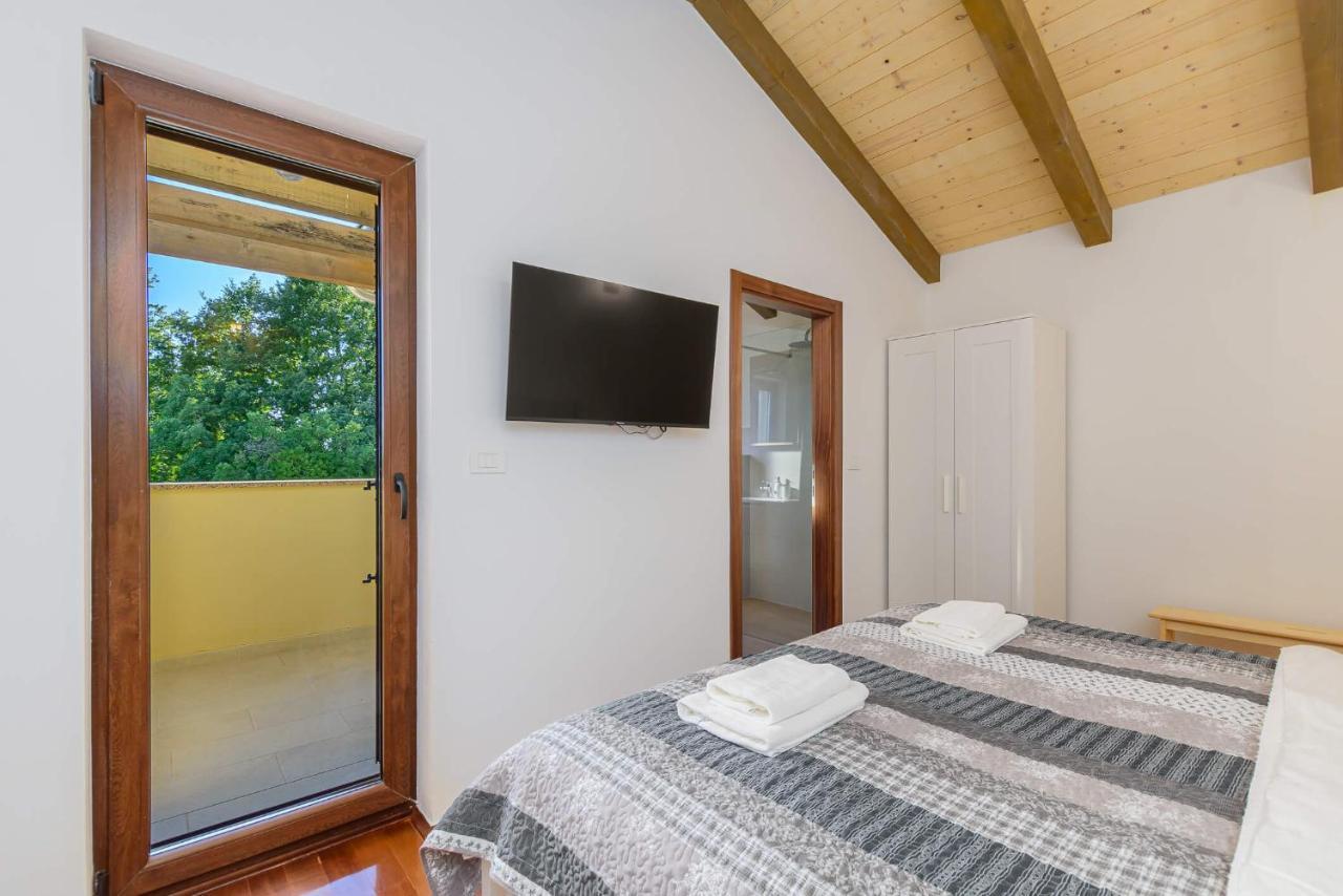 Villa David - Luxurious Secluded Villa With A Heated Pool Butkovici  ภายนอก รูปภาพ