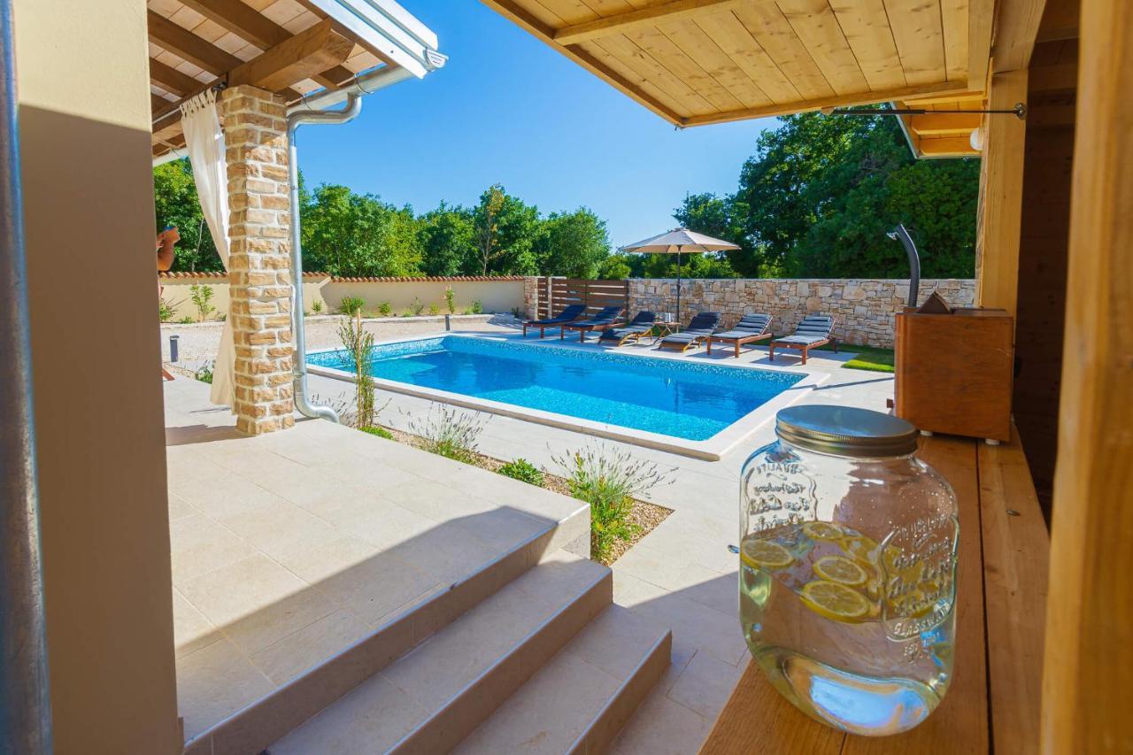 Villa David - Luxurious Secluded Villa With A Heated Pool Butkovici  ภายนอก รูปภาพ