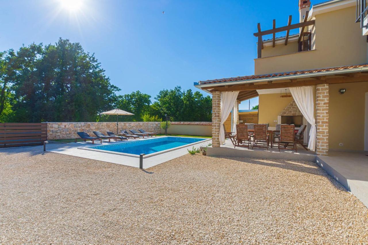 Villa David - Luxurious Secluded Villa With A Heated Pool Butkovici  ภายนอก รูปภาพ