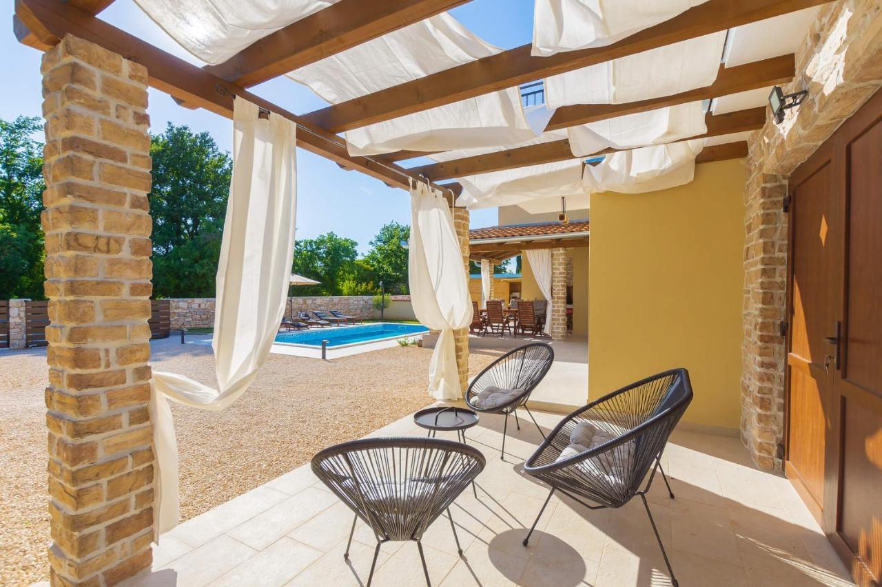 Villa David - Luxurious Secluded Villa With A Heated Pool Butkovici  ภายนอก รูปภาพ