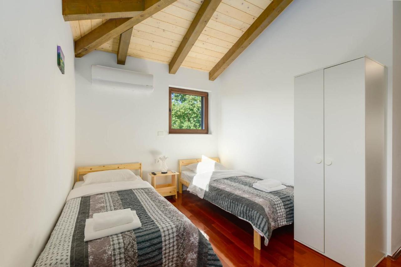 Villa David - Luxurious Secluded Villa With A Heated Pool Butkovici  ภายนอก รูปภาพ