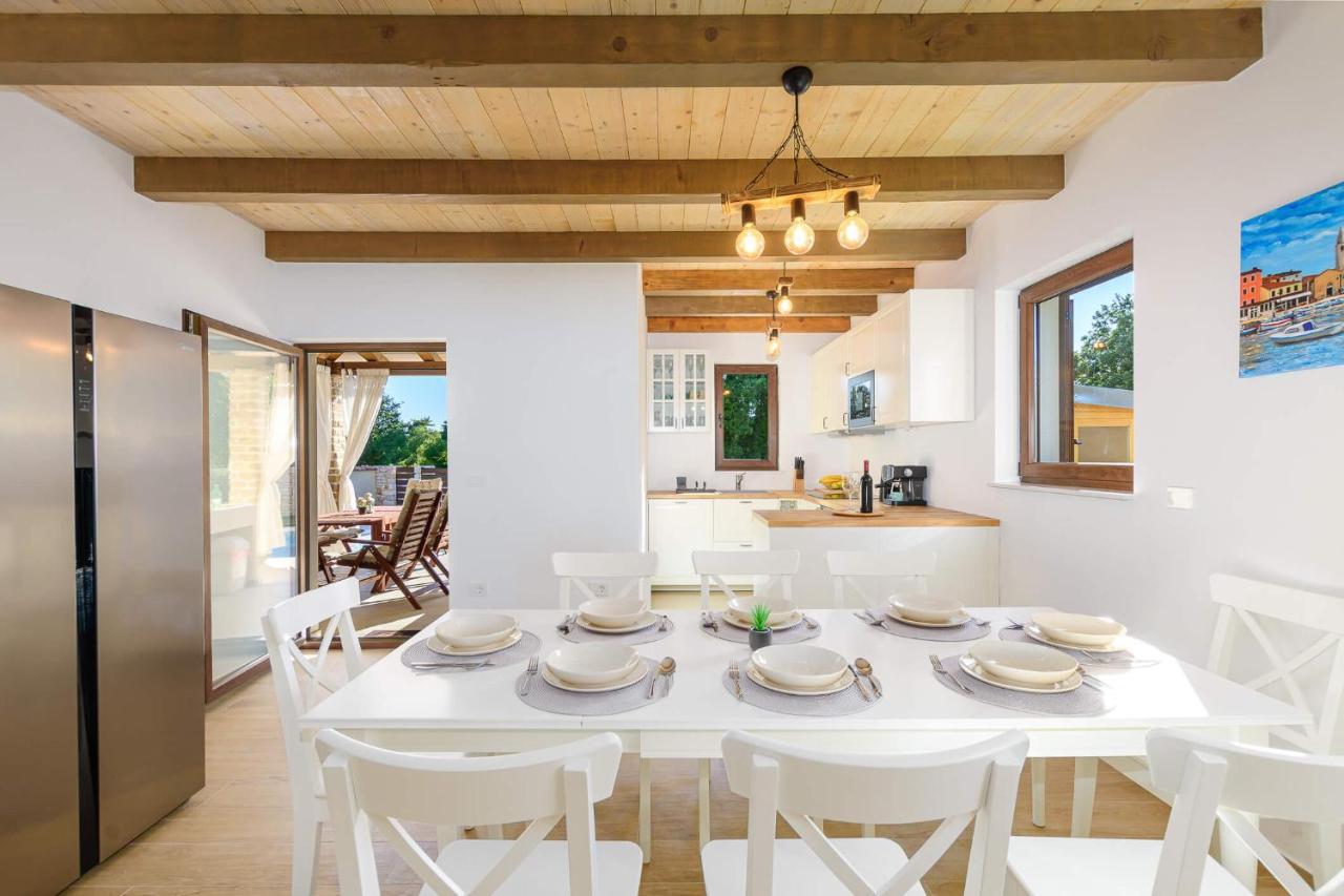 Villa David - Luxurious Secluded Villa With A Heated Pool Butkovici  ภายนอก รูปภาพ
